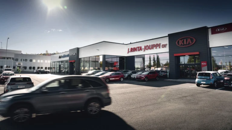 Lielahden liikekeskuksen autoliike ja pysäköintialue, Tampere
